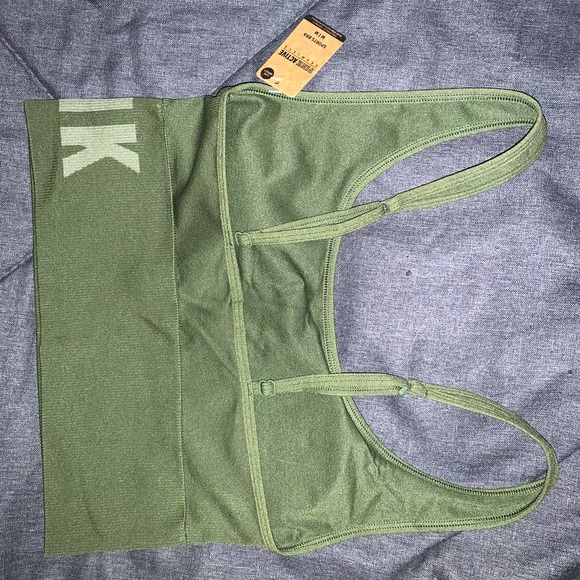 Pink Seamless sports bra - Picture 3 of 9